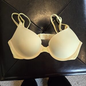 PINK Where Everywhere T Shirt Lightly Lined Bra 34B